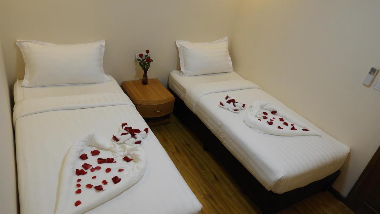 Backpacker Hostel (Adults Only) Yangon Exterior photo
