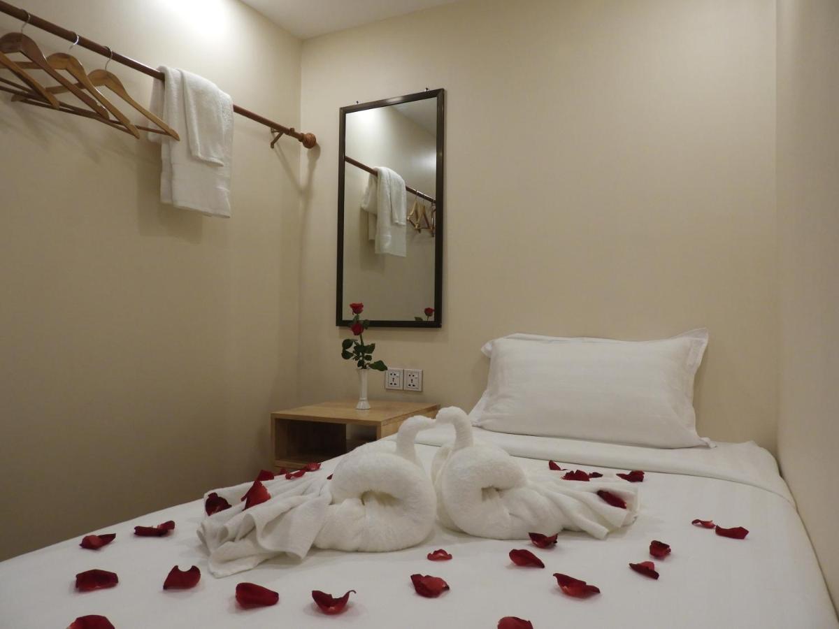 Backpacker Hostel (Adults Only) Yangon Exterior photo